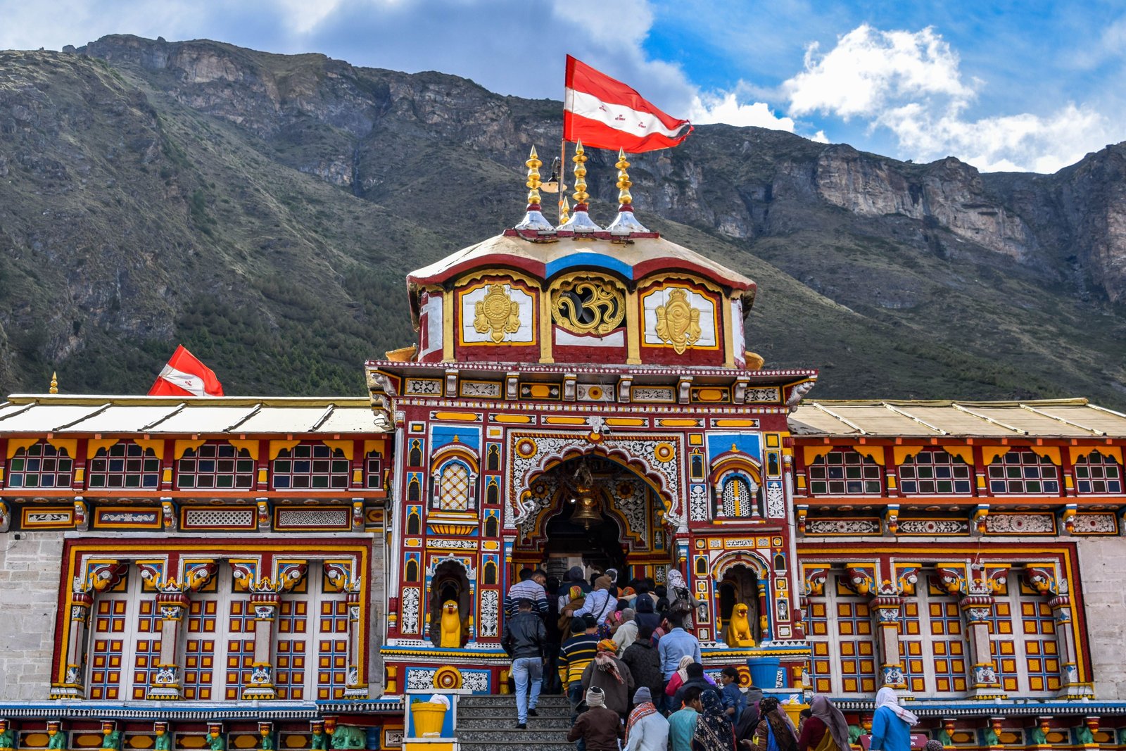Badrinath Temple History, Mystery, Travel Guide & Best Time to Visit